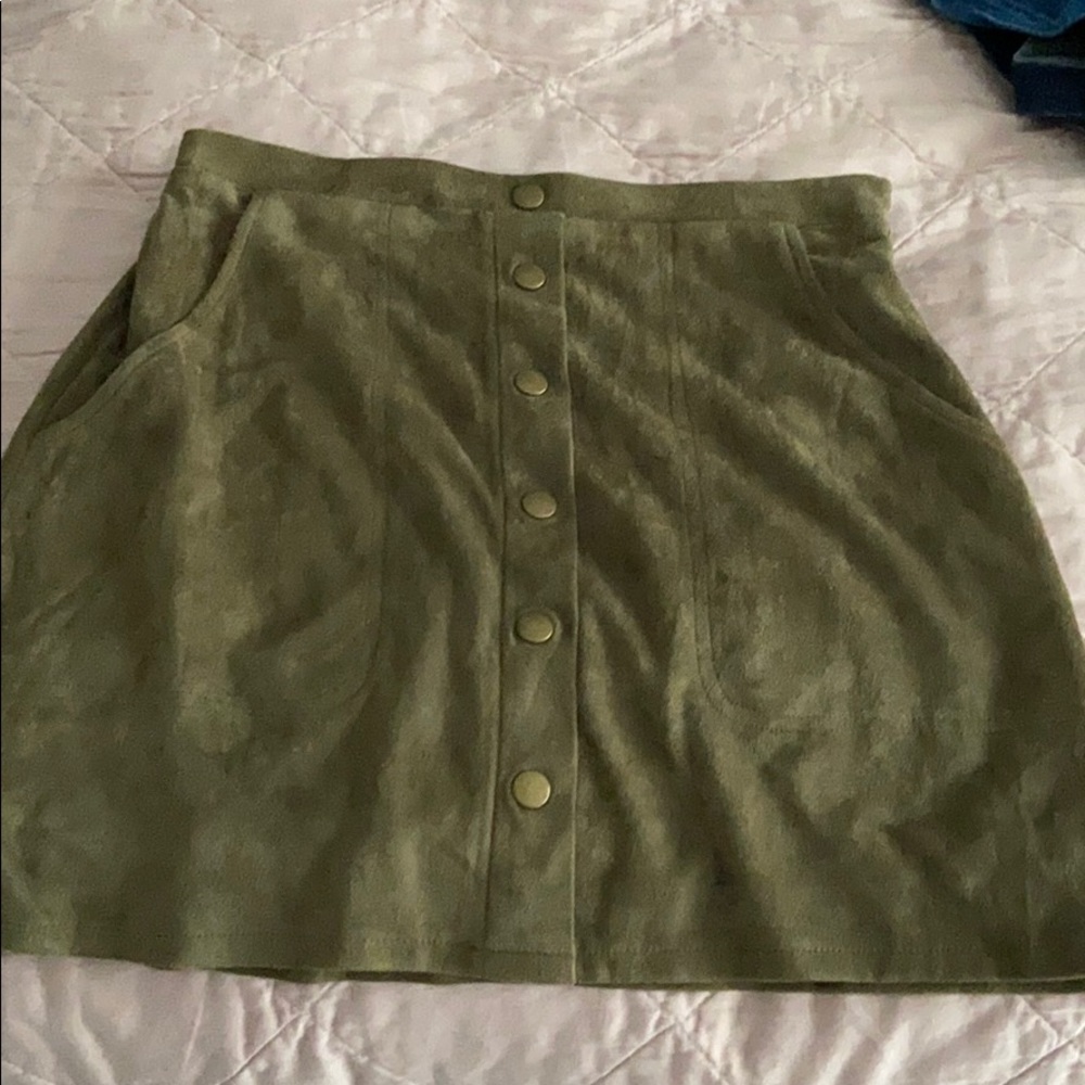 Von Maur suede button skirt with pockets